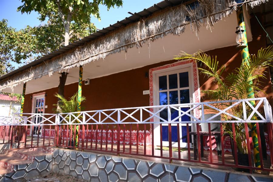 MUD HOUSE / TRIBAL COTTAGE